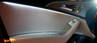 Dörrsida-belysning-audi-a6.webp